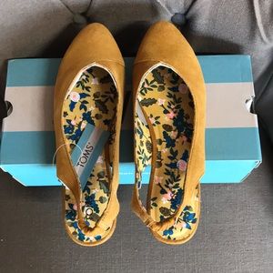 Women’s Toms Shoes, Size 9, Suede, NWB